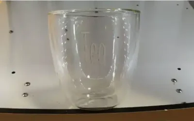 Gravure sur verre grâce à la découpe laser